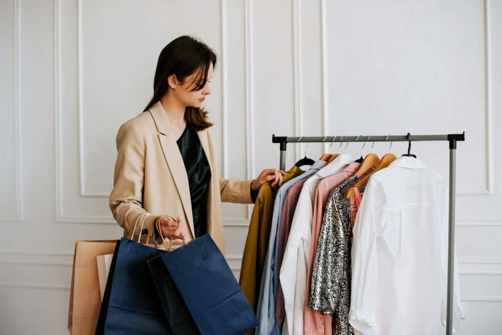 A woman holding a shopping bag image