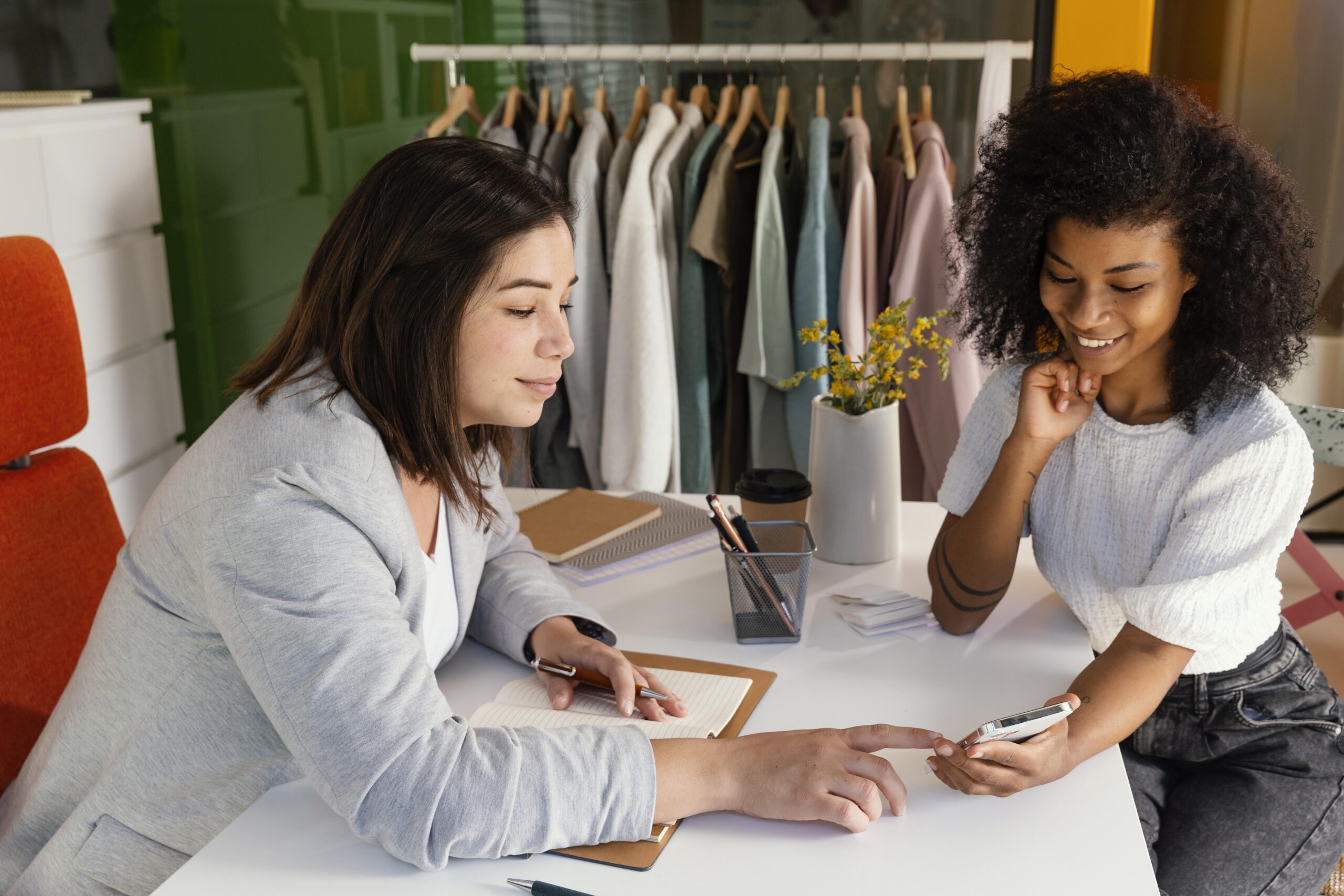 Why Administrative and Executive Assistants Love Working with Logo Unlimited